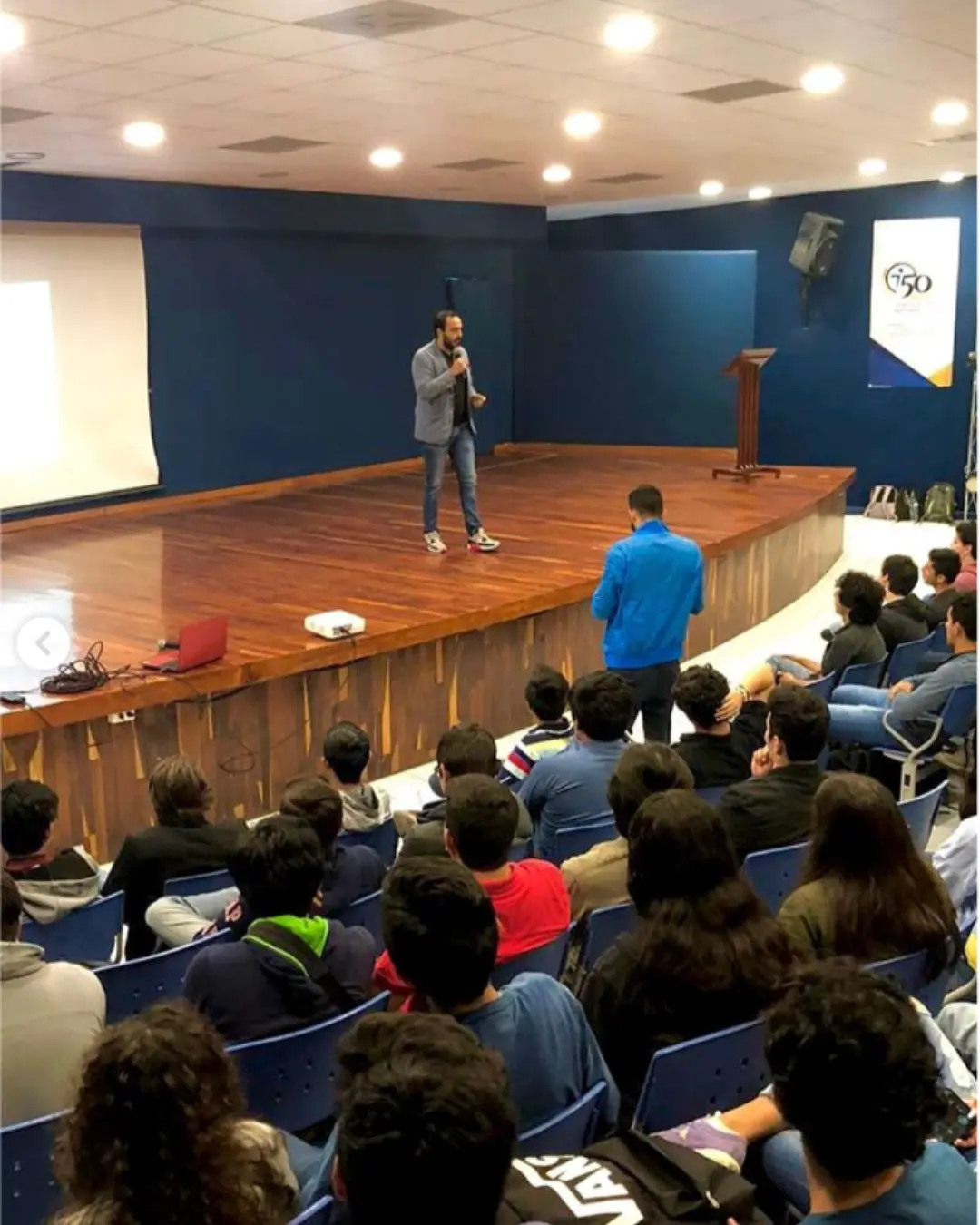 Diego Segura speaking at CETI in Guadalajara.